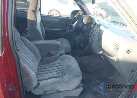 2001 Chevrolet S-10 Ls из США, поврежденный, VIN 1GCCS19W218185322